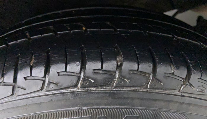 2017 Maruti Baleno DELTA PETROL 1.2, Petrol, Manual, 22,294 km, Left Front Tyre Tread