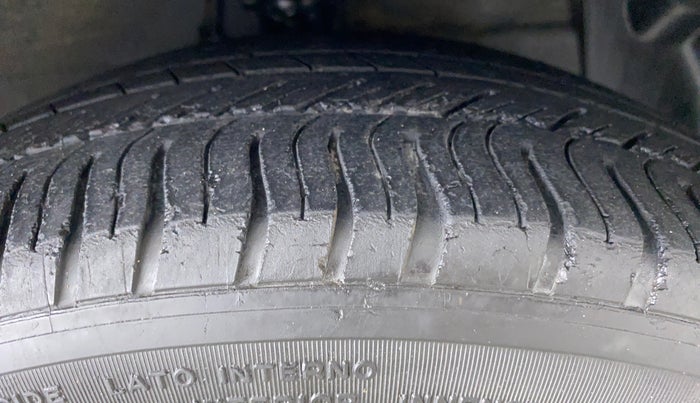 2016 Hyundai Xcent SX 1.2 (O), Petrol, Manual, 84,007 km, Right Front Tyre Tread