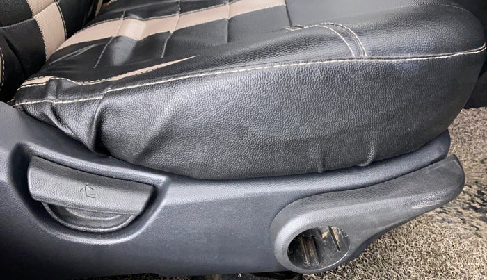 2016 Hyundai Xcent SX 1.2 (O), Petrol, Manual, 84,007 km, Driver Side Adjustment Panel