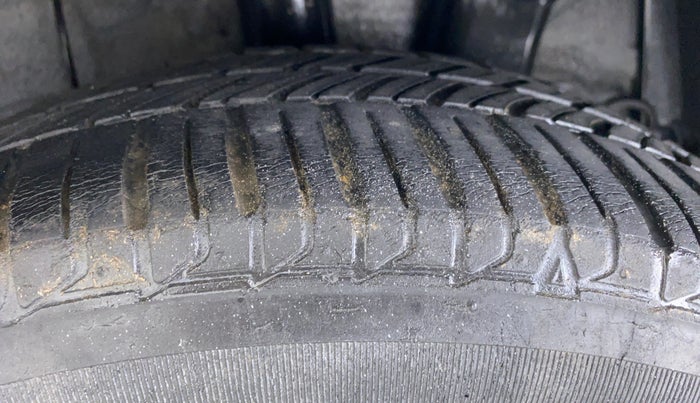 2016 Hyundai Xcent SX 1.2 (O), Petrol, Manual, 84,007 km, Left Rear Tyre Tread