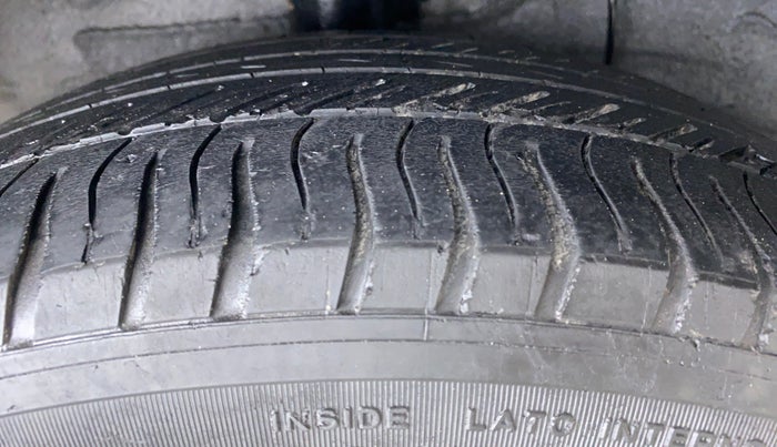 2016 Hyundai Xcent SX 1.2 (O), Petrol, Manual, 84,007 km, Right Rear Tyre Tread