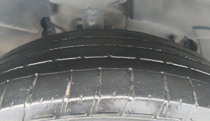 2021 Nissan Kicks XV PREMIUM TURBO 1.3 CVT, Petrol, Automatic, 52,747 km, Right Front Tyre Tread