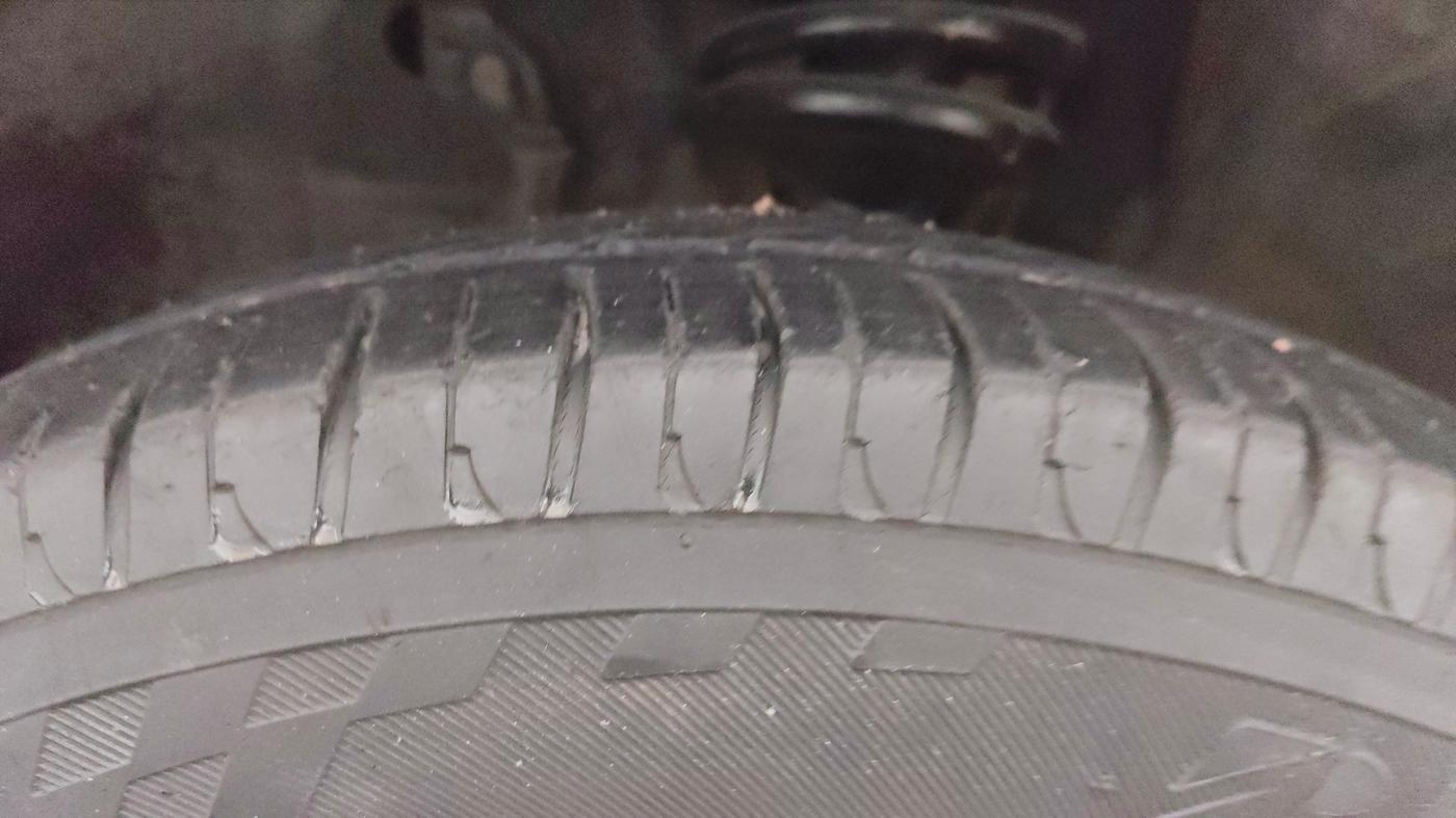 2017 Maruti Wagon R 1.0 VXI OPT, Petrol, Manual, 20,396 km, Left Front Tyre Tread
