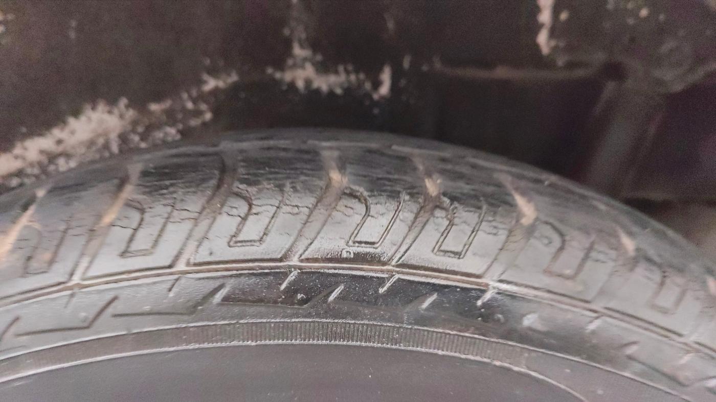 2017 Maruti Wagon R 1.0 VXI OPT, Petrol, Manual, 20,396 km, Left Rear Tyre Tread
