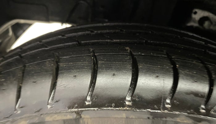 2015 Hyundai Eon D-LITE+, Petrol, Manual, 31,222 km, Right Rear Tyre Tread