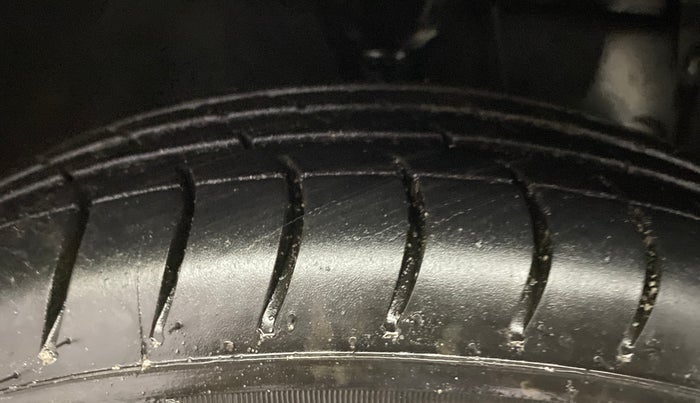 2015 Hyundai Eon D-LITE+, Petrol, Manual, 31,222 km, Right Front Tyre Tread