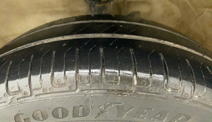 2016 Maruti Wagon R 1.0 VXI, Petrol, Manual, 99,049 km, Left Front Tyre Tread