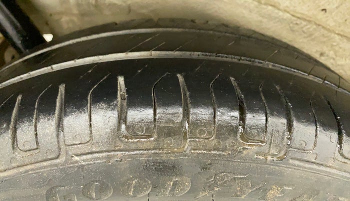 2016 Maruti Wagon R 1.0 VXI, Petrol, Manual, 99,049 km, Right Rear Tyre Tread