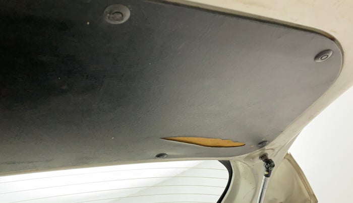 2016 Maruti Wagon R 1.0 VXI, Petrol, Manual, 99,049 km, Dicky (Boot door) - Trim lock has minor damage