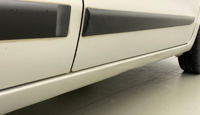 2016 Maruti Wagon R 1.0 VXI, Petrol, Manual, 99,049 km, Right running board - Slightly dented