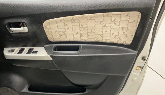2016 Maruti Wagon R 1.0 VXI, Petrol, Manual, 99,049 km, Driver-side door - Trim has minor damage