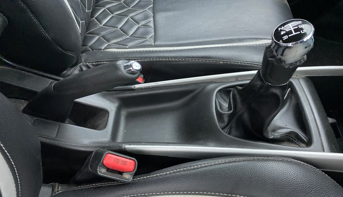 2017 Maruti Baleno DELTA PETROL 1.2, Petrol, Manual, 83,969 km, Gear Lever