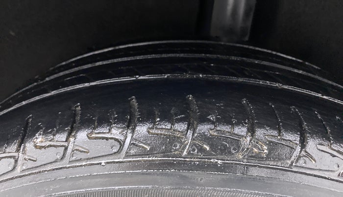 2017 Maruti Baleno DELTA PETROL 1.2, Petrol, Manual, 83,969 km, Left Rear Tyre Tread