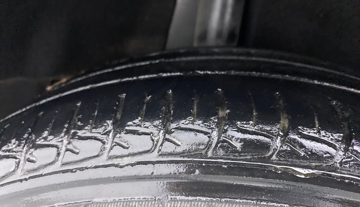 2017 Maruti Baleno DELTA PETROL 1.2, Petrol, Manual, 83,969 km, Right Rear Tyre Tread