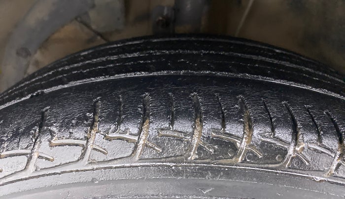 2017 Maruti Baleno DELTA PETROL 1.2, Petrol, Manual, 83,969 km, Left Front Tyre Tread