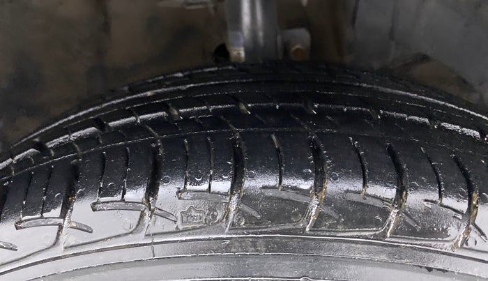 2017 Maruti Baleno DELTA PETROL 1.2, Petrol, Manual, 83,969 km, Right Front Tyre Tread