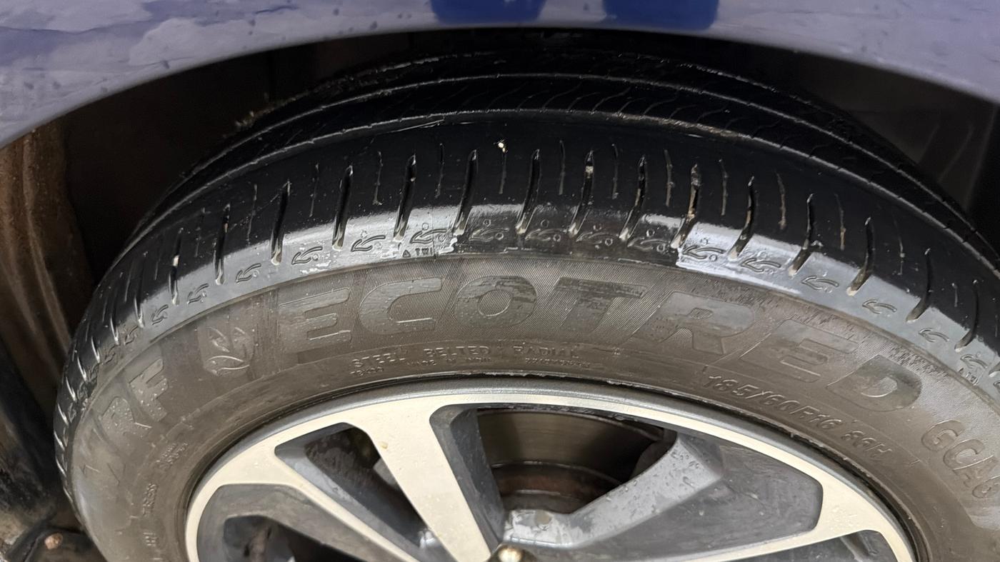 2024 Tata ALTROZ XZA PLUS (O) SUNROOF P , Petrol, Automatic, 7,795 km, Right Front Tyre Tread