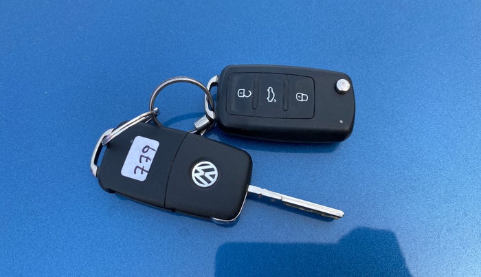 2016 Volkswagen Vento HIGHLINE 1.6 MPI, Petrol, Manual, 69,482 km, Key Close Up