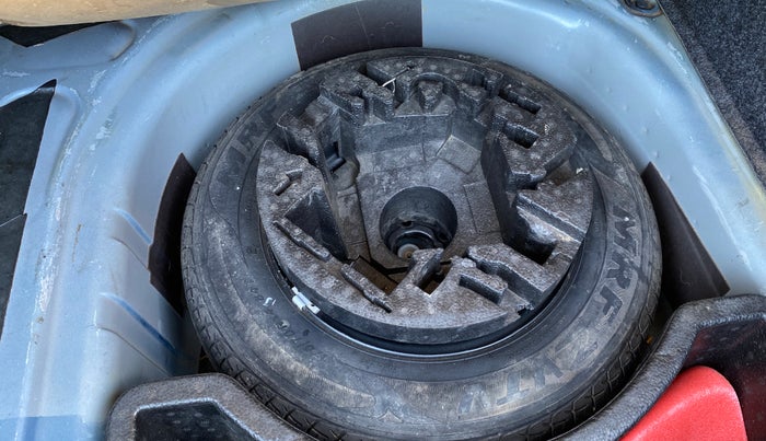 2016 Volkswagen Vento HIGHLINE 1.6 MPI, Petrol, Manual, 69,482 km, Spare Tyre