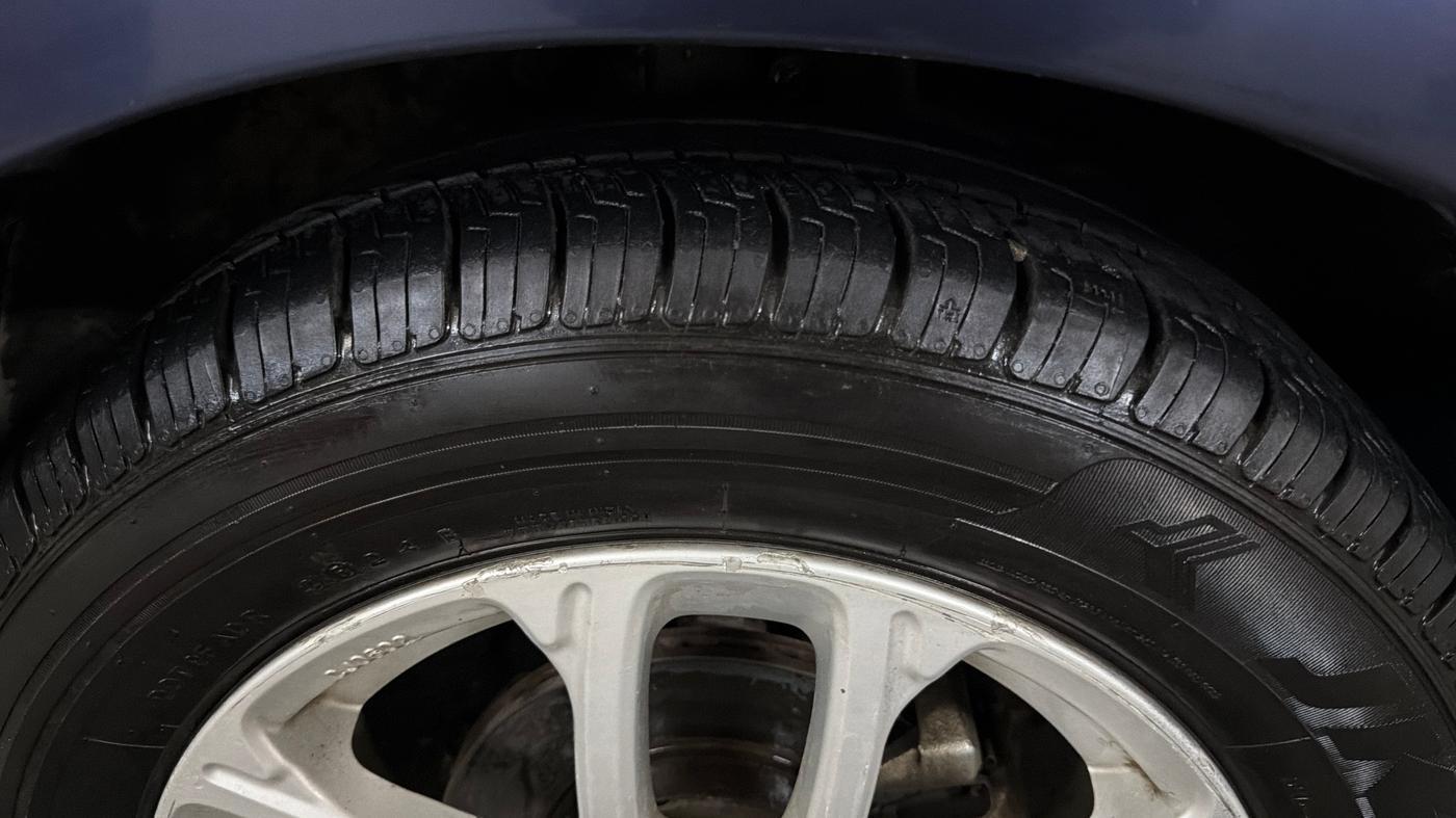 2018 Maruti Swift ZXI, Petrol, Manual, 92,845 km, Right Front Tyre Tread