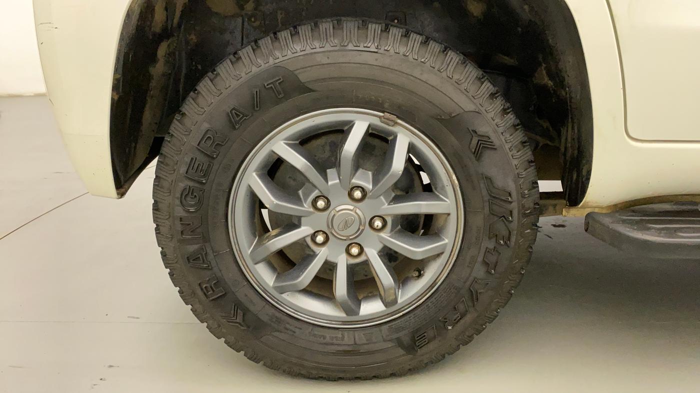 2018 Mahindra TUV300 T10, Diesel, Manual, 69,726 km, Right Rear Wheel