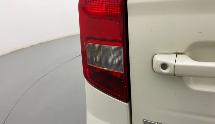 2018 Mahindra TUV300 T10, Diesel, Manual, 69,726 km, Left tail light - Reverse gear light not functional