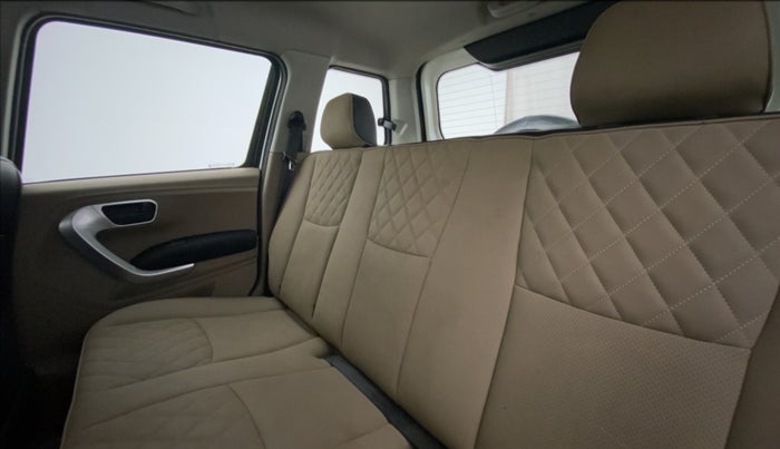 2018 Mahindra TUV300 T10, Diesel, Manual, 69,726 km, Right Side Rear Door Cabin