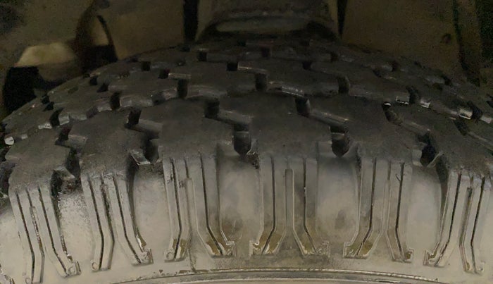 2018 Mahindra TUV300 T10, Diesel, Manual, 69,726 km, Left Front Tyre Tread