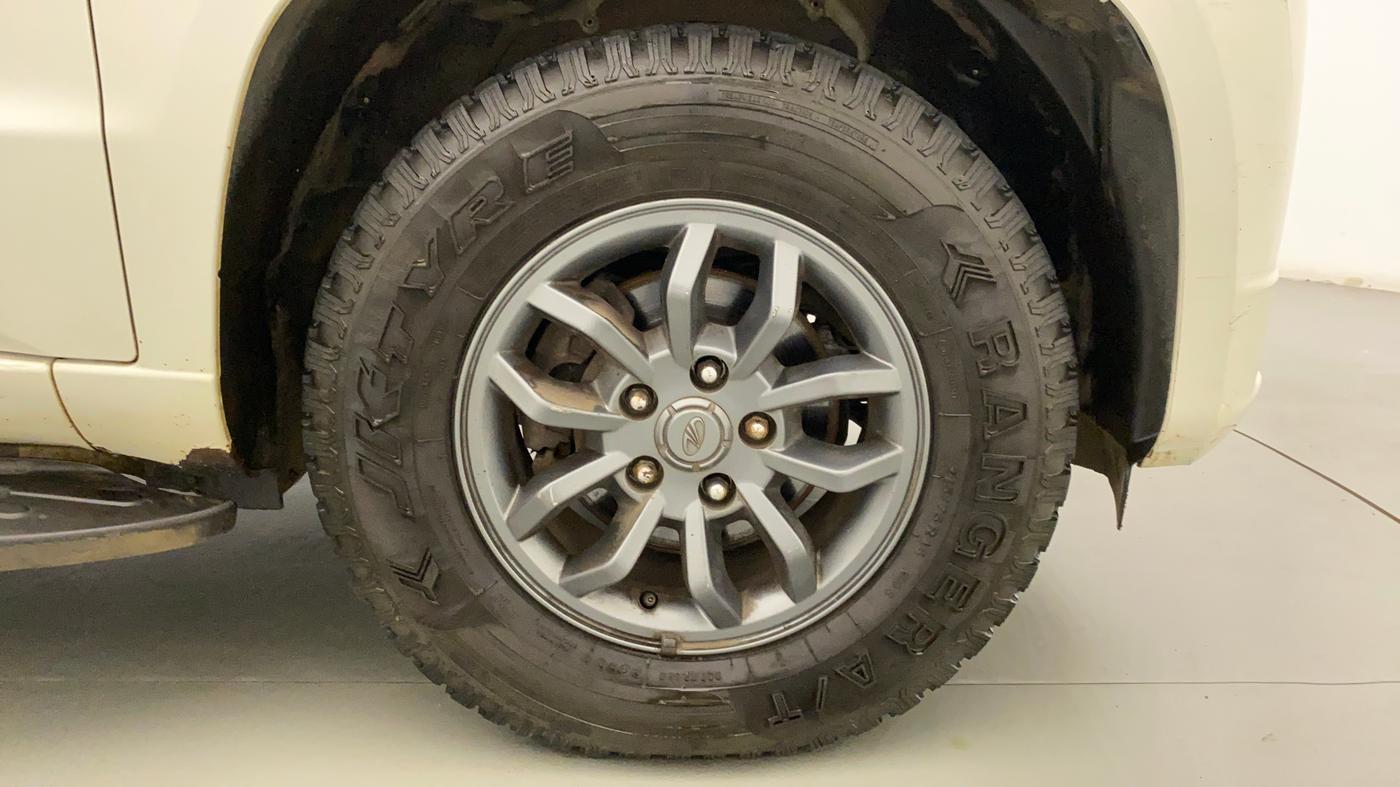2018 Mahindra TUV300 T10, Diesel, Manual, 69,726 km, Right Front Wheel