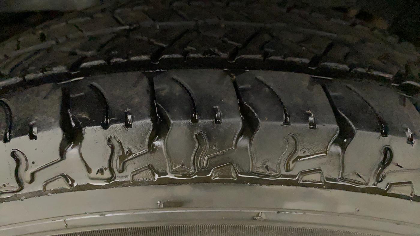 2018 Mahindra TUV300 T10, Diesel, Manual, 69,726 km, Left Rear Tyre Tread