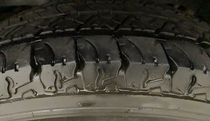 2018 Mahindra TUV300 T10, Diesel, Manual, 69,726 km, Left Rear Tyre Tread