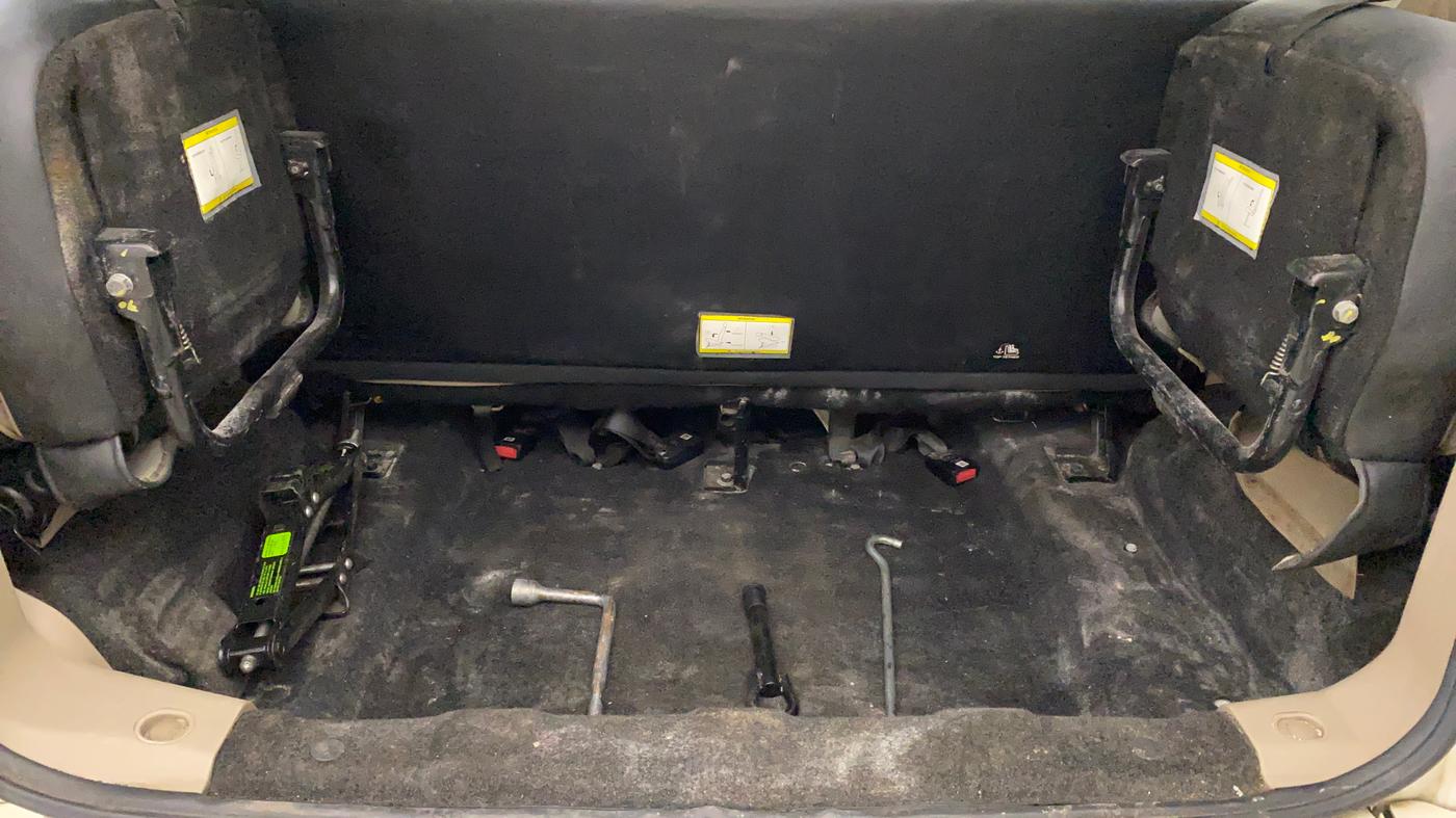 2018 Mahindra TUV300 T10, Diesel, Manual, 69,726 km, Boot Inside