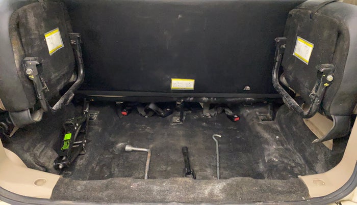 2018 Mahindra TUV300 T10, Diesel, Manual, 69,726 km, Boot Inside