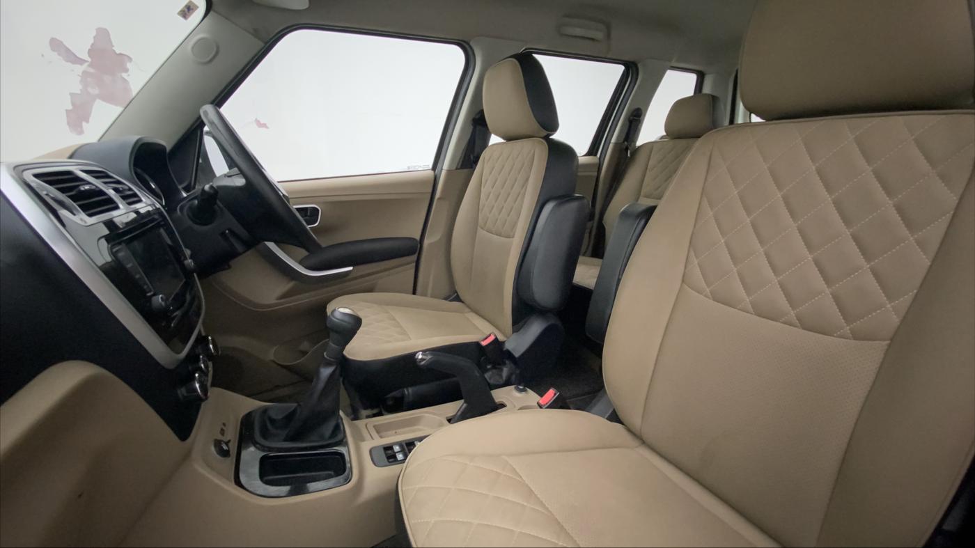 2018 Mahindra TUV300 T10, Diesel, Manual, 69,726 km, Right Side Front Door Cabin