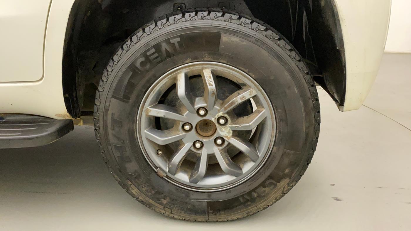 2018 Mahindra TUV300 T10, Diesel, Manual, 69,726 km, Left Rear Wheel
