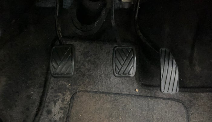 2016 Maruti Wagon R 1.0 VXI, Petrol, Manual, 81,883 km, Pedals