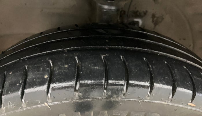 2016 Maruti Wagon R 1.0 VXI, Petrol, Manual, 81,883 km, Left Front Tyre Tread