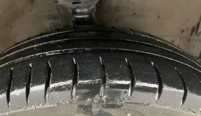 2016 Maruti Wagon R 1.0 VXI, Petrol, Manual, 81,883 km, Right Front Tyre Tread