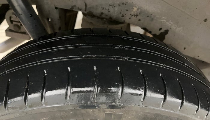 2016 Maruti Wagon R 1.0 VXI, Petrol, Manual, 81,883 km, Right Rear Tyre Tread