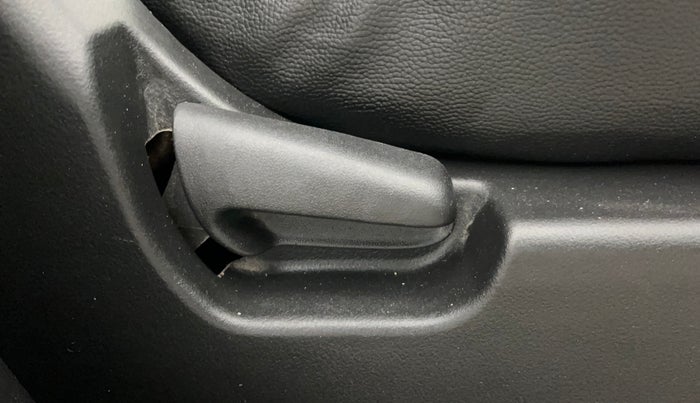 2016 Maruti Wagon R 1.0 VXI, Petrol, Manual, 81,883 km, Driver Side Adjustment Panel