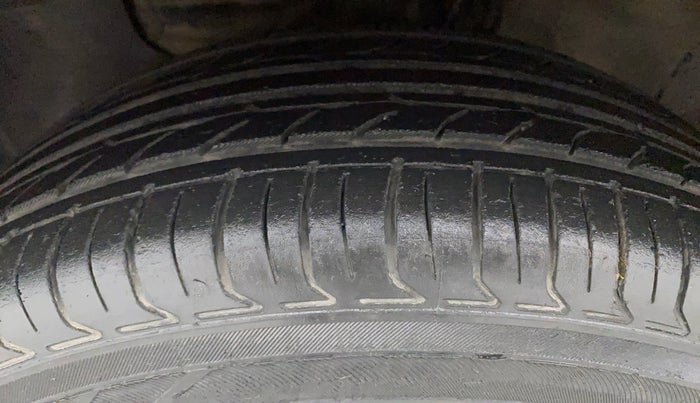 2015 Hyundai Elite i20 SPORTZ 1.2, Petrol, Manual, 71,054 km, Left Front Tyre Tread
