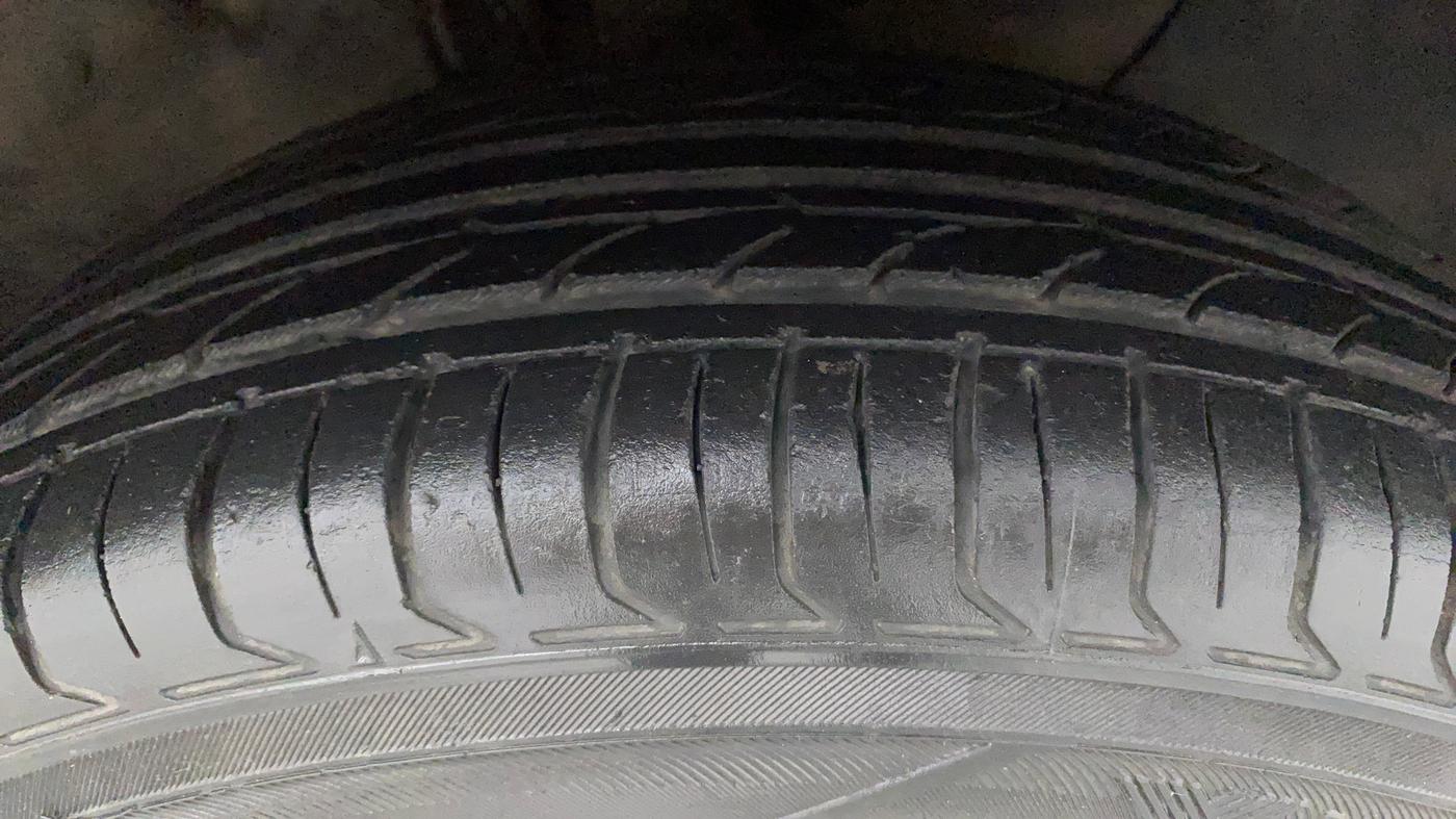 2015 Hyundai Elite i20 SPORTZ 1.2, Petrol, Manual, 71,054 km, Right Front Tyre Tread