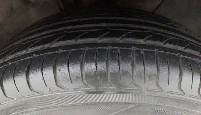 2015 Hyundai Elite i20 SPORTZ 1.2, Petrol, Manual, 71,054 km, Right Front Tyre Tread