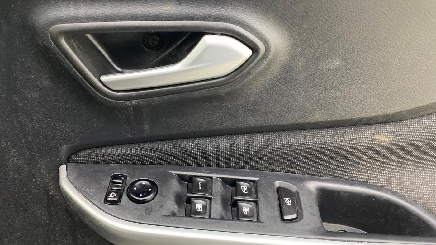 2021 Nissan MAGNITE XV PREMIUM, Petrol, Manual, 1,14,422 km, Driver Side Door Panels Control