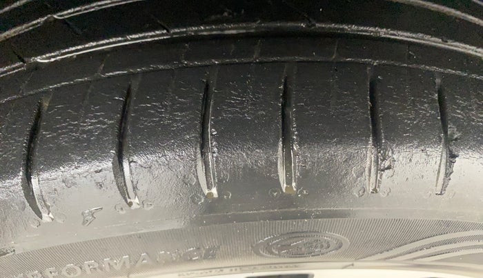 2021 MG HECTOR SHARP HYBRID 1.5 PETROL, Petrol, Manual, 32,926 km, Right Front Tyre Tread