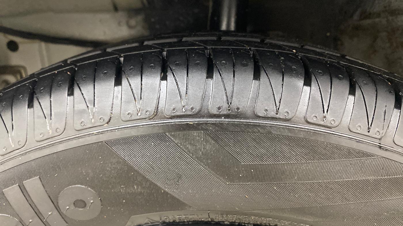 2019 Tata NEXON XZA PLUS PETROL, Petrol, Automatic, 57,814 km, Left Front Tyre Tread