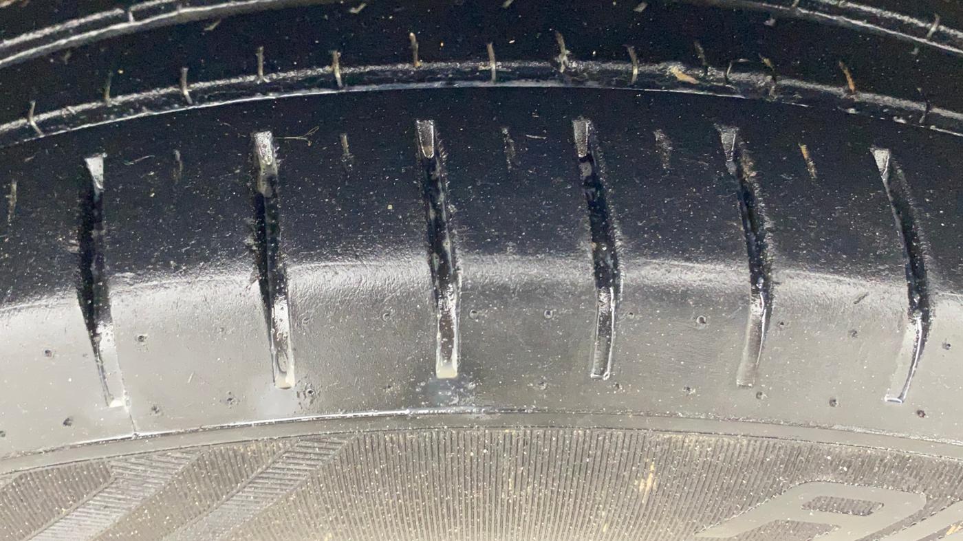 2023 Toyota Glanza V, Petrol, Manual, 32,482 km, Right Front Tyre Tread