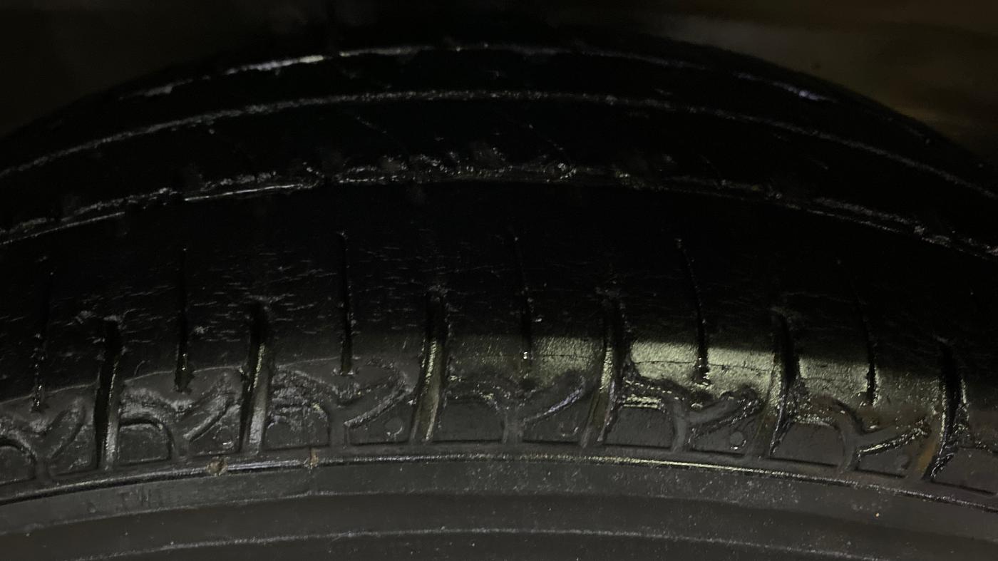 2014 Maruti Wagon R 1.0 VXI, Petrol, Manual, 79,455 km, Right Front Tyre Tread
