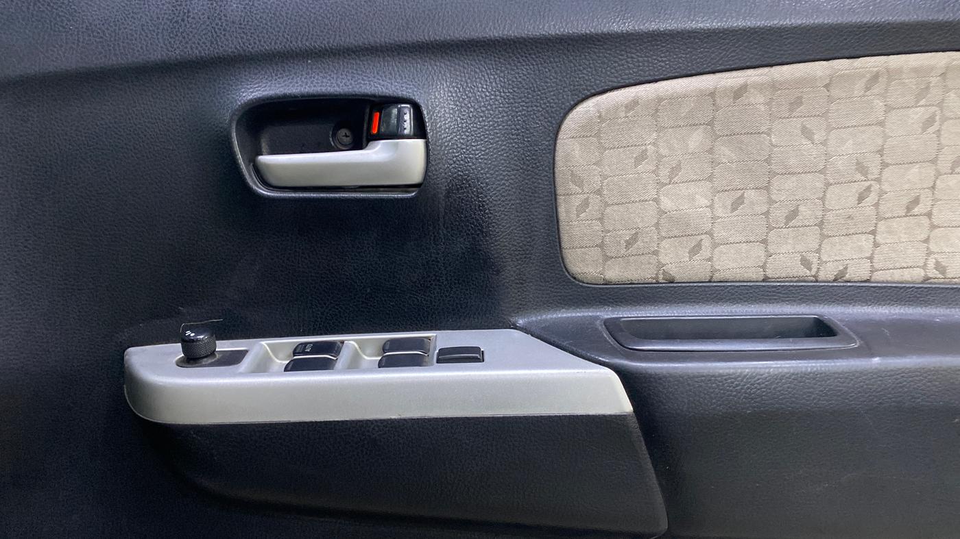 2014 Maruti Wagon R 1.0 VXI, Petrol, Manual, 79,455 km, Driver Side Door Panels Control