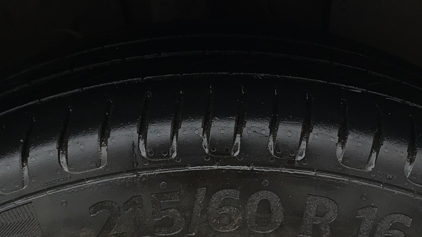 2021 Hyundai VENUE SX 1.0 TURBO, Petrol, Manual, 1,08,866 km, Right Front Tyre Tread